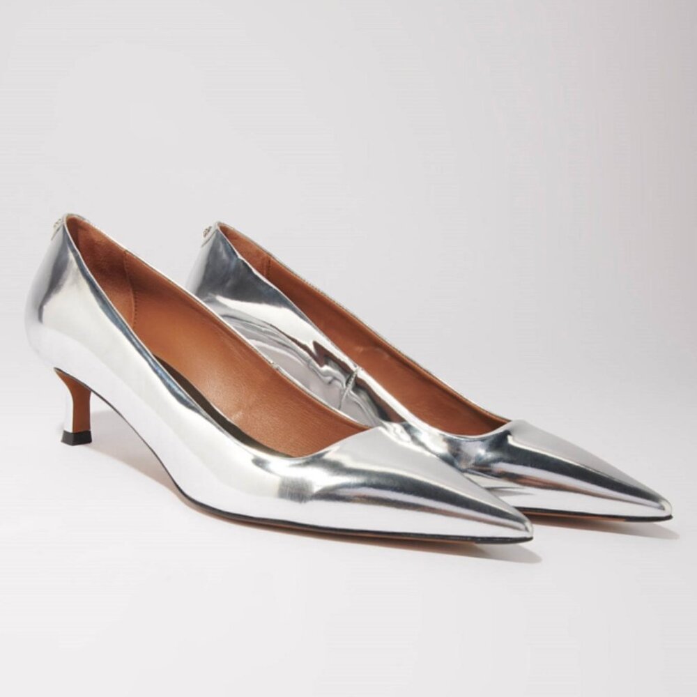 Fayna pump mirror Pumps